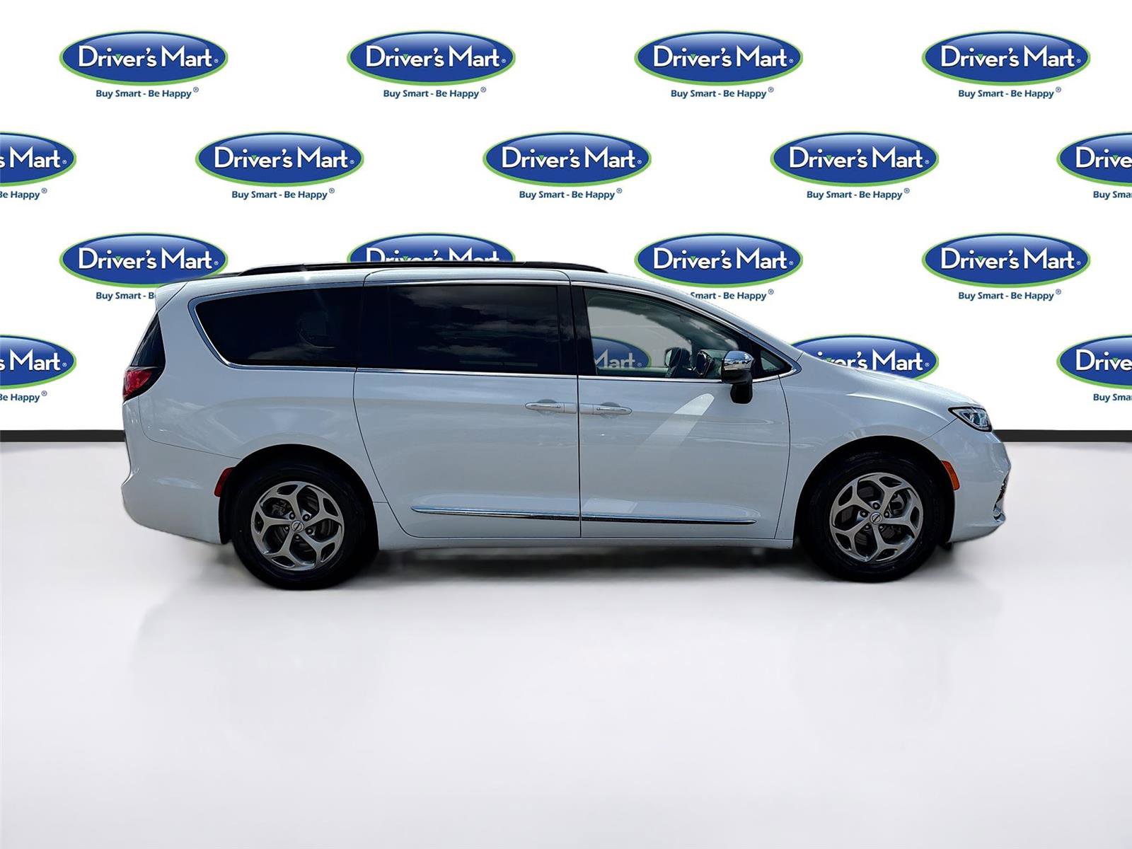 Used 2023 Chrysler Pacifica Limited image 8