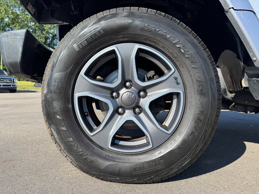 Used 2016 Jeep Wrangler Unlimited Sahara AWD/4WD image 13