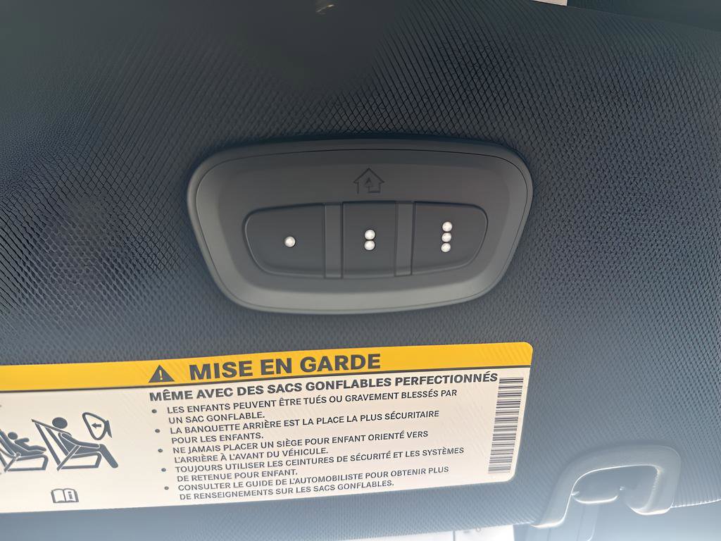 Used 2025 Chrysler Pacifica Select image 30