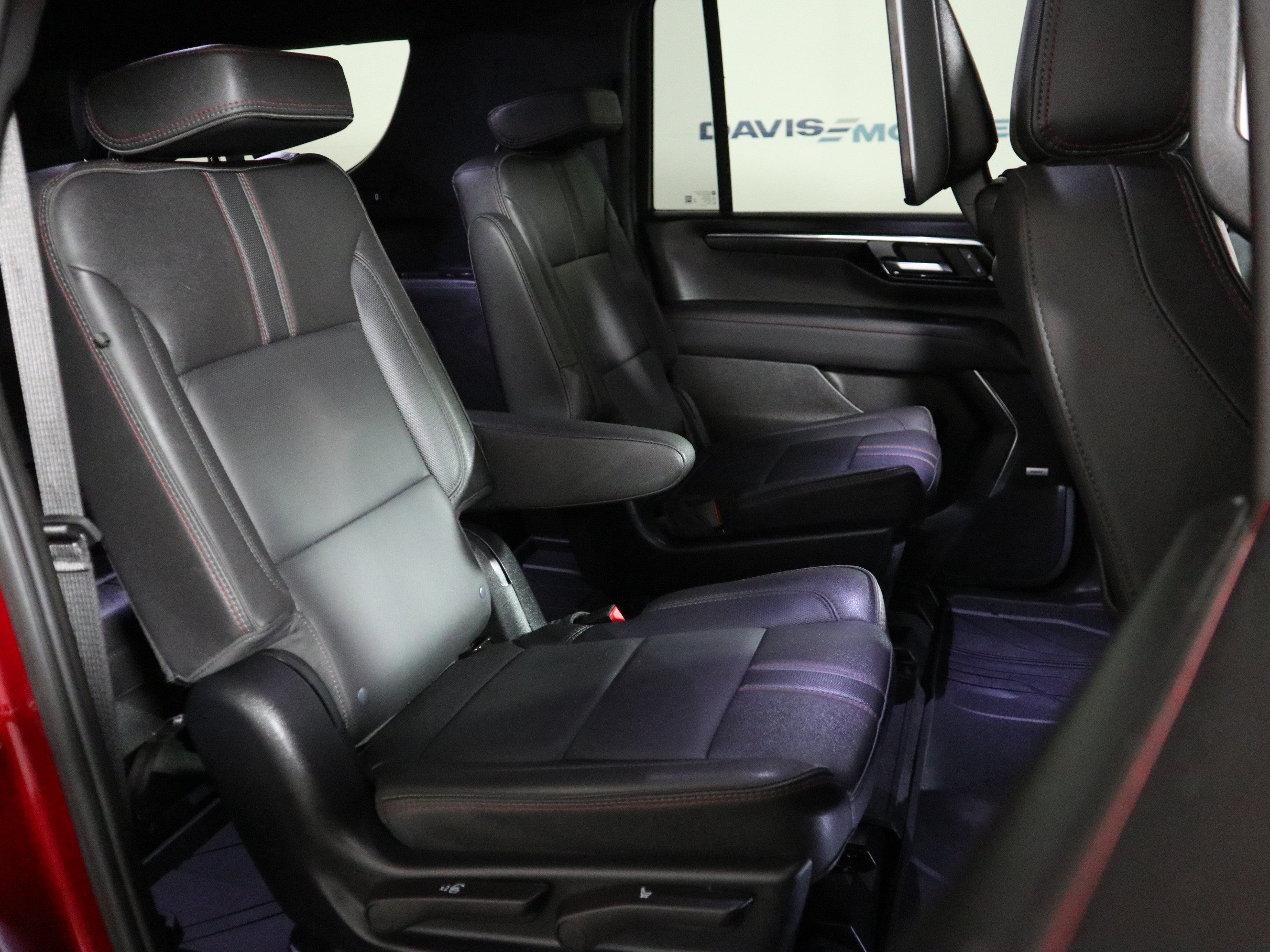 Used 2025 Chevrolet Suburban RST w/ RST Capability Package AWD/4WD image 18