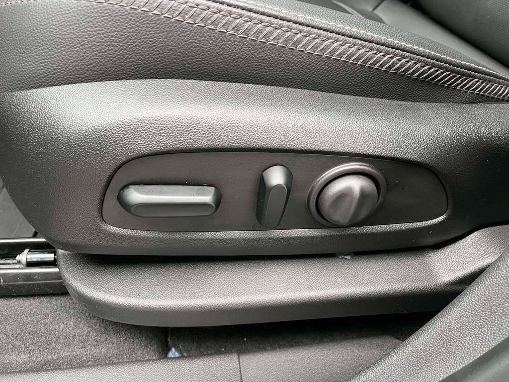 Used 2024 GMC Terrain Denali w/ Denali Premium Package image 29