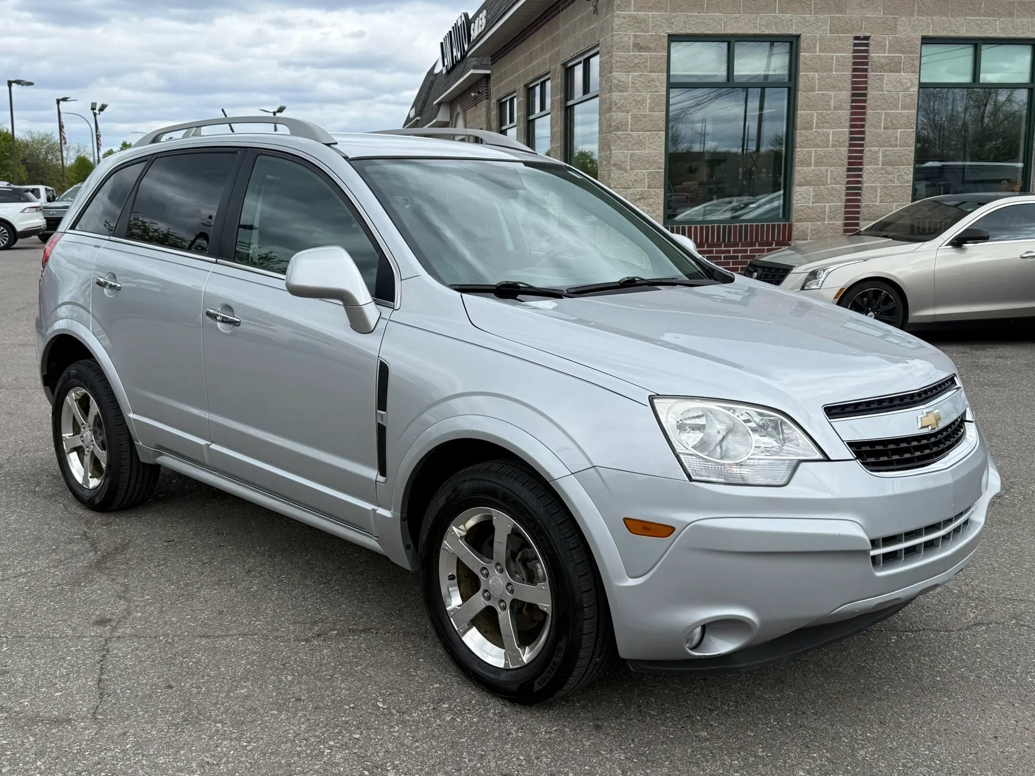 Used 2012 Chevrolet Captiva Sport LT FWD image 3