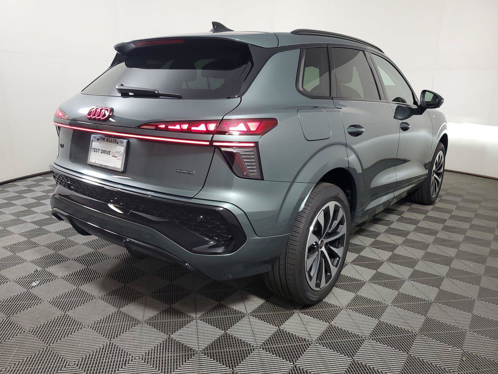 New 2026 Audi Q3 quattro 2.0T AWD/4WD image 6