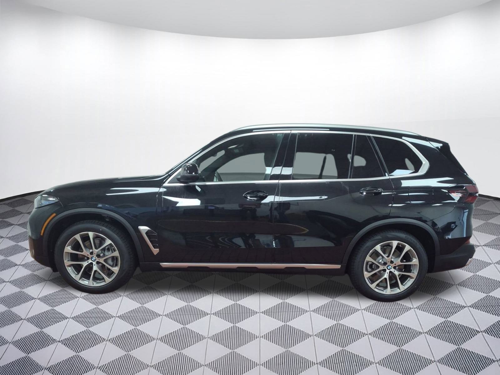 Used 2026 BMW X5 xDrive50e w/ Premium Package image 2