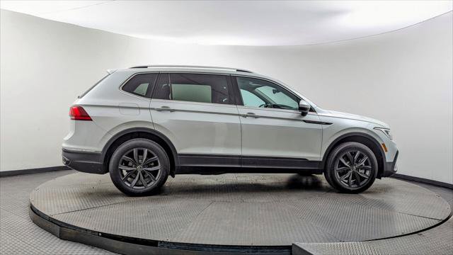 Used 2023 Volkswagen Tiguan SE w/ Panoramic Sunroof Package FWD image 9