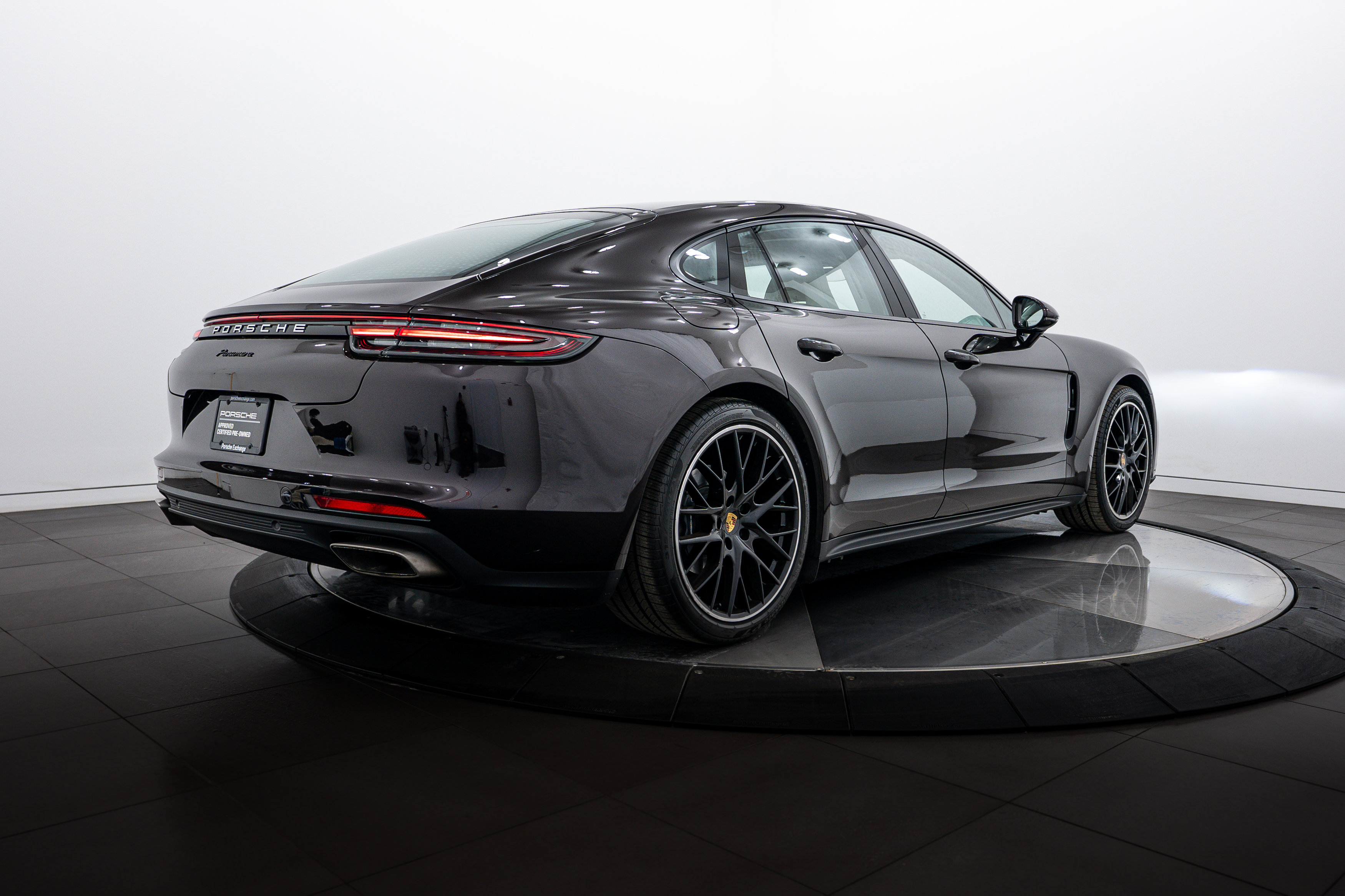 Certified 2017 Porsche Panamera image 7