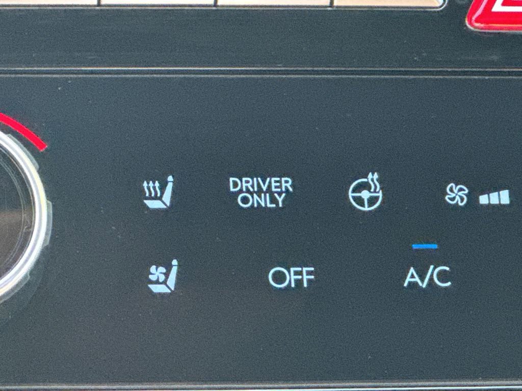 Used 2025 Hyundai Santa Fe Limited image 30