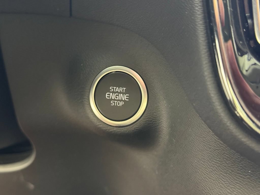Certified 2026 Volvo XC40 B5 Plus AWD/4WD image 22