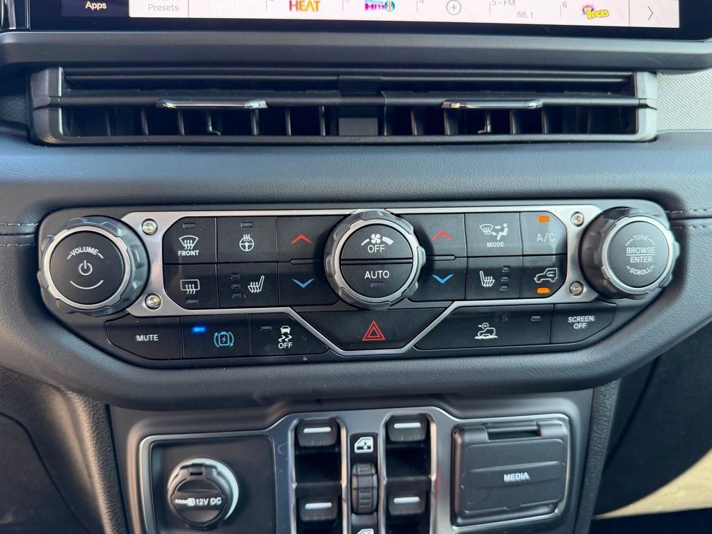 Certified 2025 Jeep Wrangler Unlimited Sahara AWD/4WD image 20