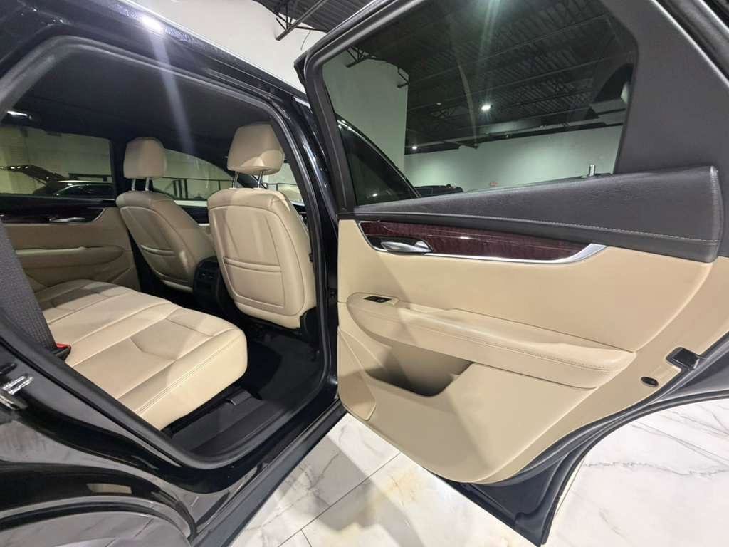 Used 2018 Cadillac XT5 Luxury w/ Driver Awareness Package image 14