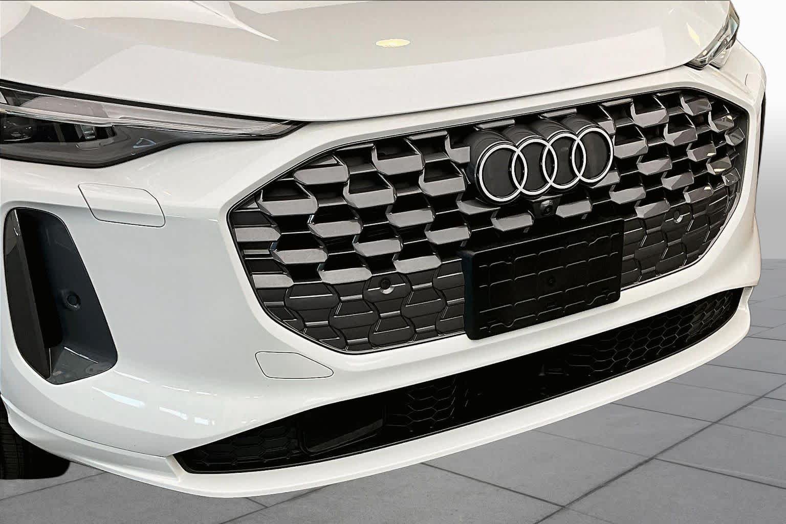 Certified 2025 Audi Q5 Premium AWD/4WD image 32