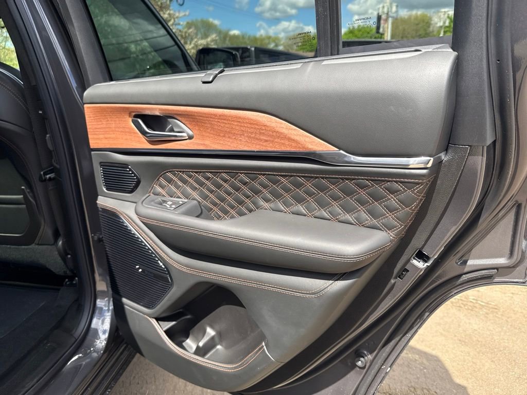 New 2026 Jeep Grand Cherokee Summit AWD/4WD image 30