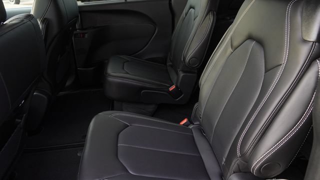 New 2026 Chrysler Pacifica Select FWD image 15