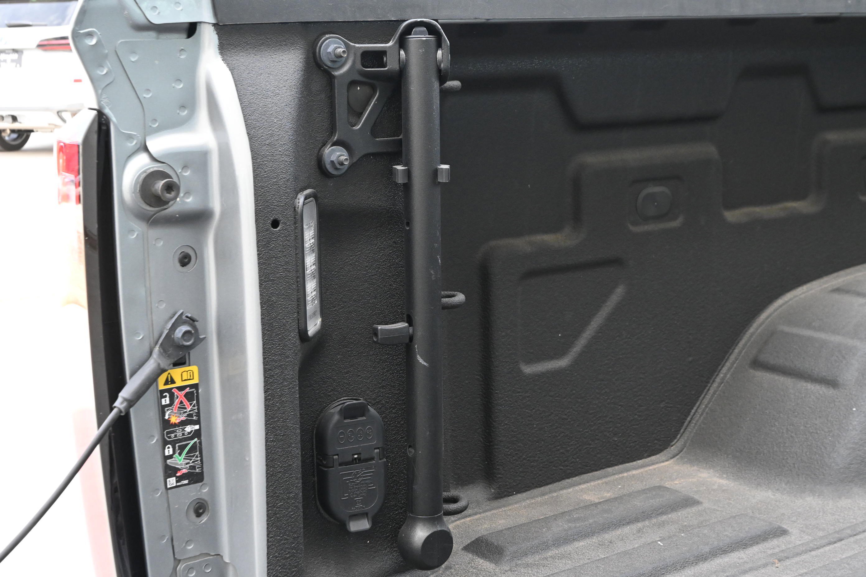 Used 2024 GMC Sierra 2500 Denali w/ Denali Reserve Package image 39