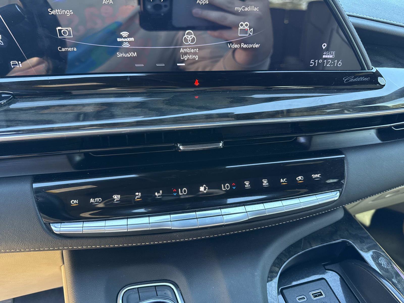 Certified 2024 Cadillac Escalade Premium Luxury image 27