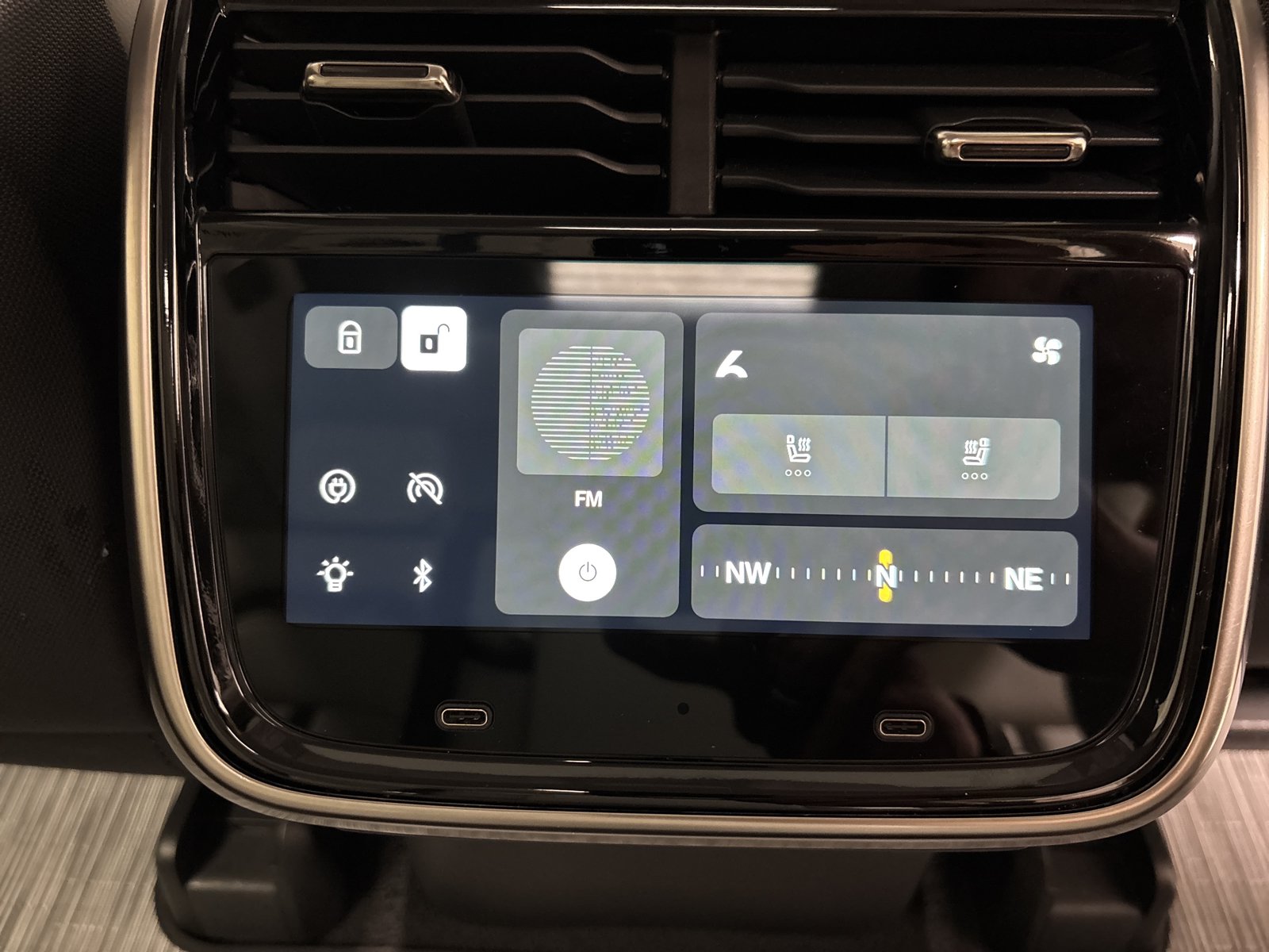 Used 2024 Rivian R1S Adventure AWD/4WD image 30