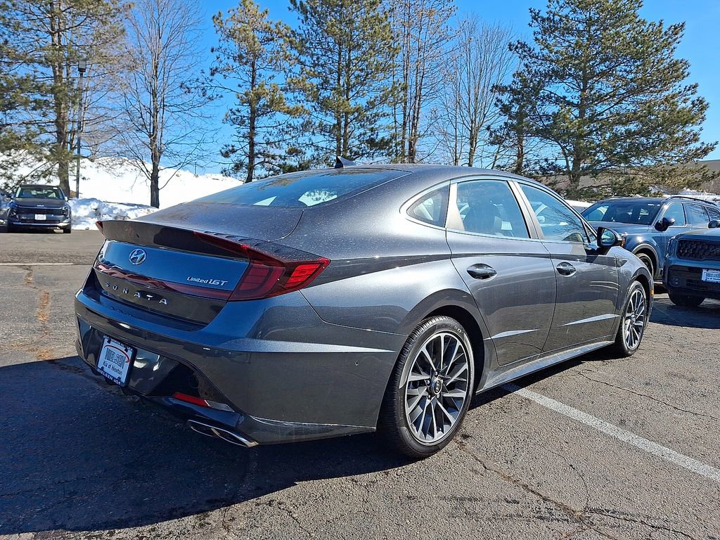 Used 2022 Hyundai Sonata Limited w/ Preferred Accessory Package image 17