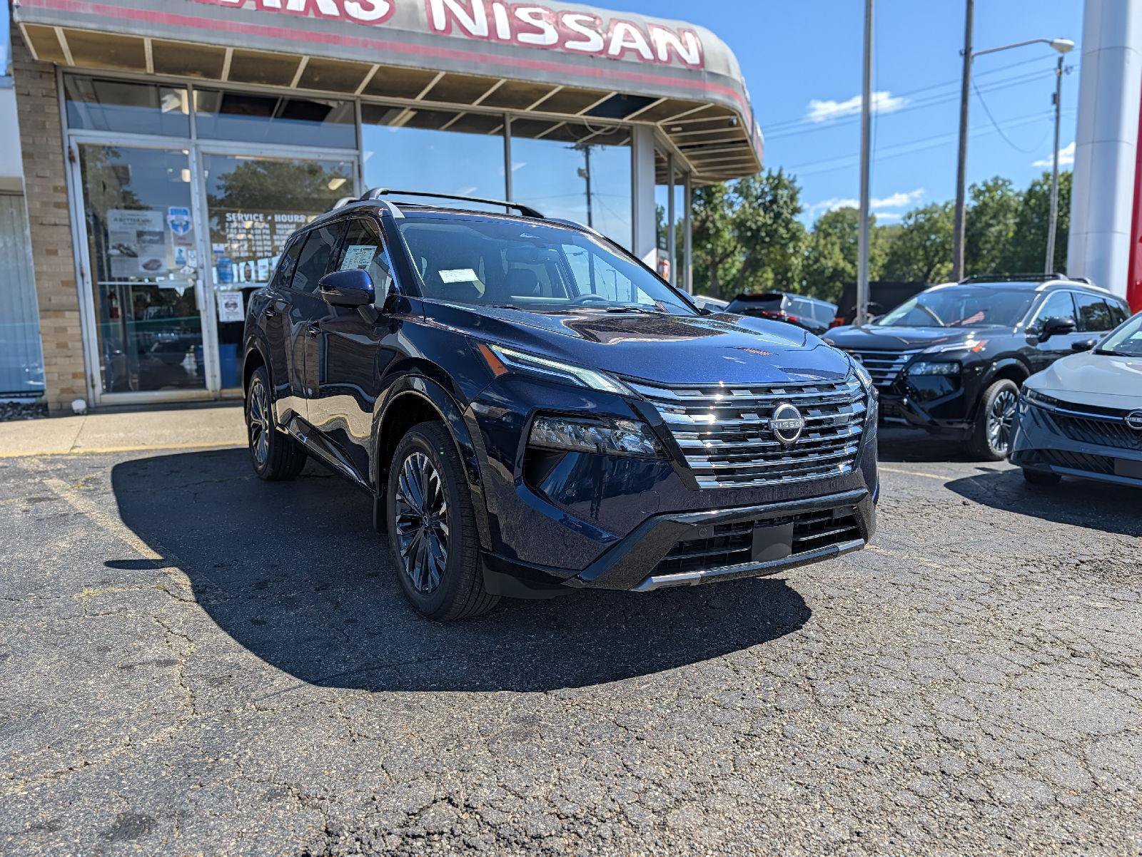 New 2026 Nissan Rogue Platinum AWD/4WD image 16