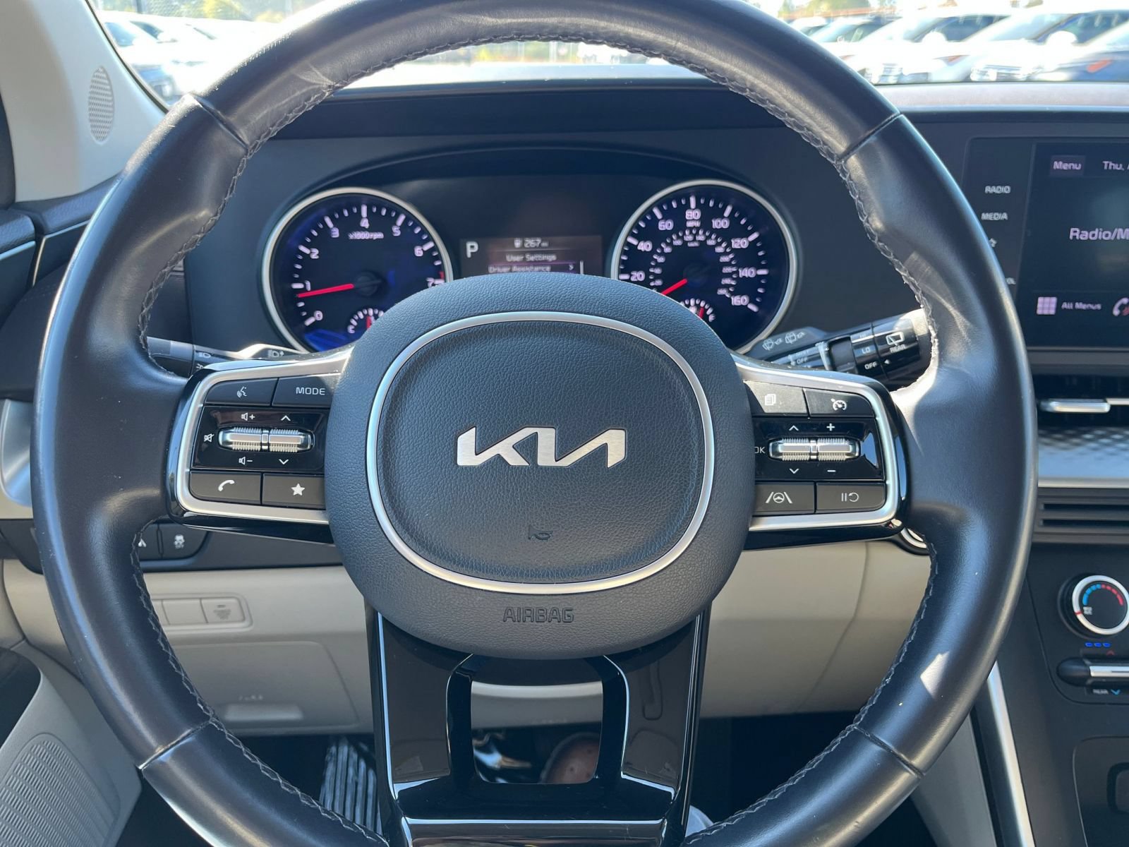Used 2023 Kia Carnival LX FWD image 28