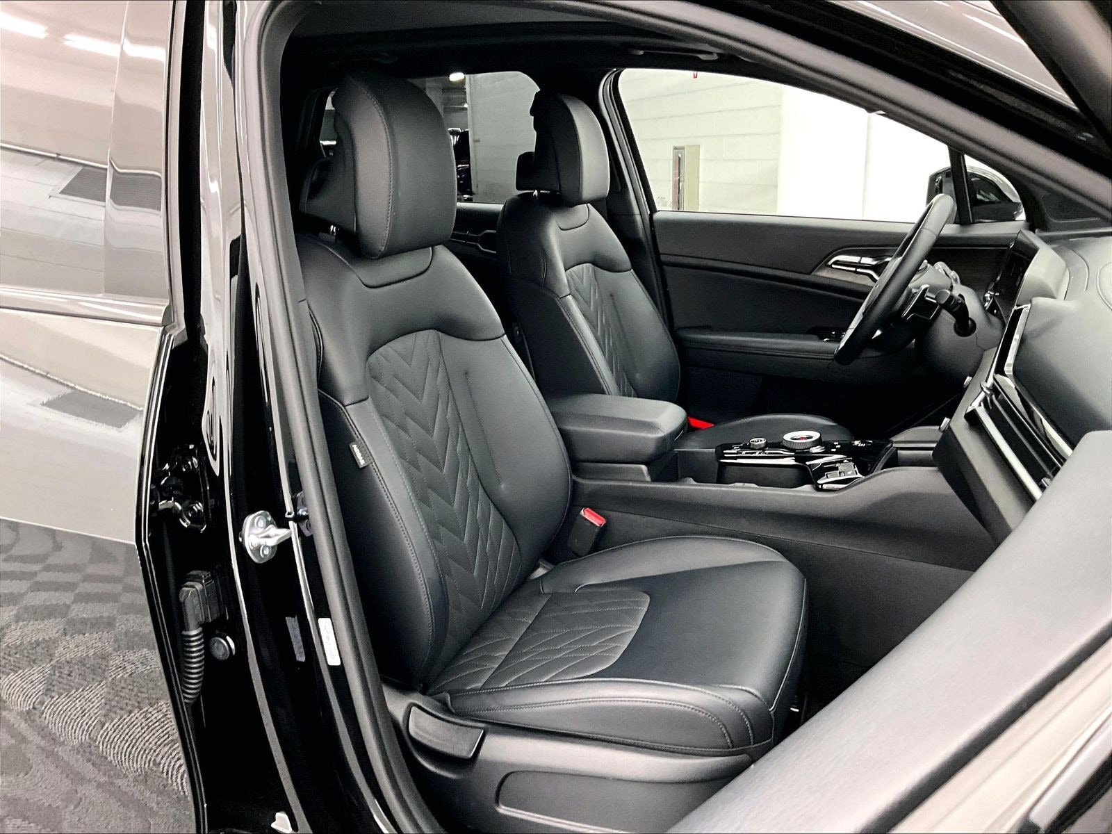 Used 2025 Kia Sportage X-Line AWD/4WD image 6