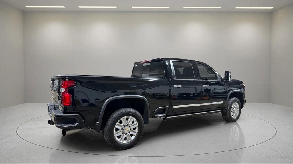 Used 2024 Chevrolet Silverado 2500 High Country w/ High Country Premium Package image 3