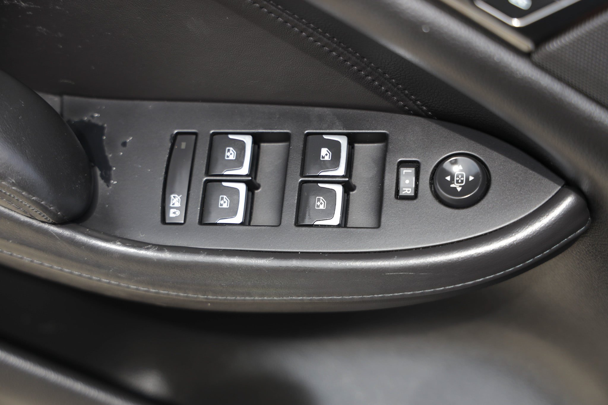 Used 2018 Cadillac CTS V w/ Luxury Package RWD image 49