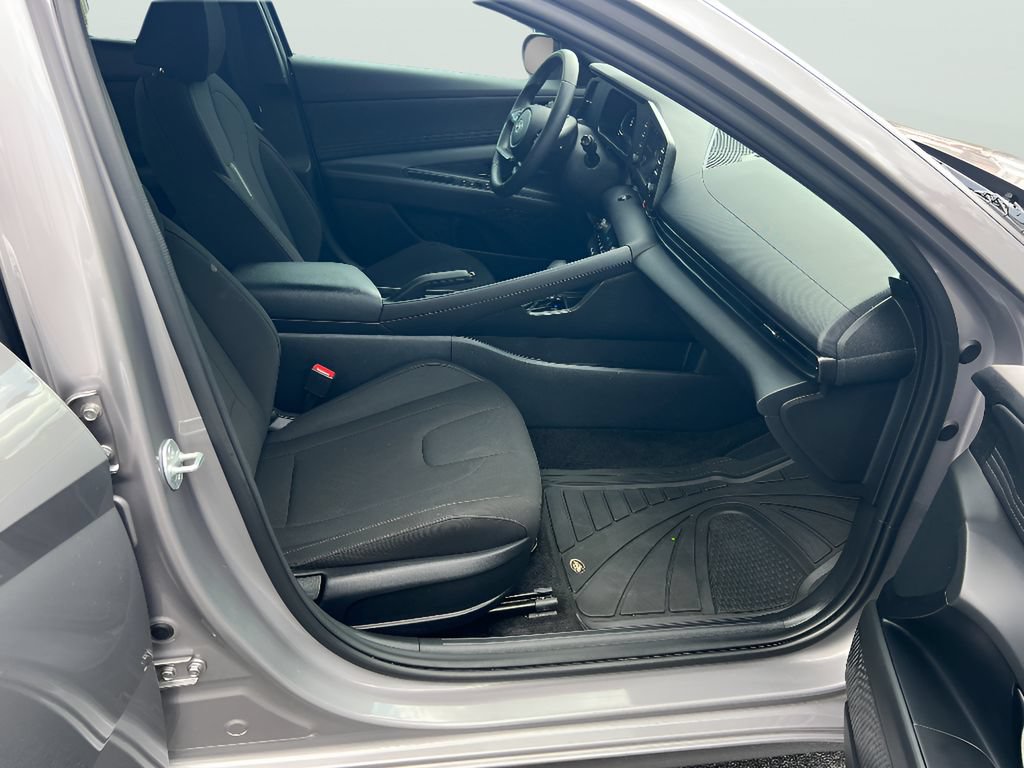 Used 2025 Hyundai Elantra Sport FWD image 18