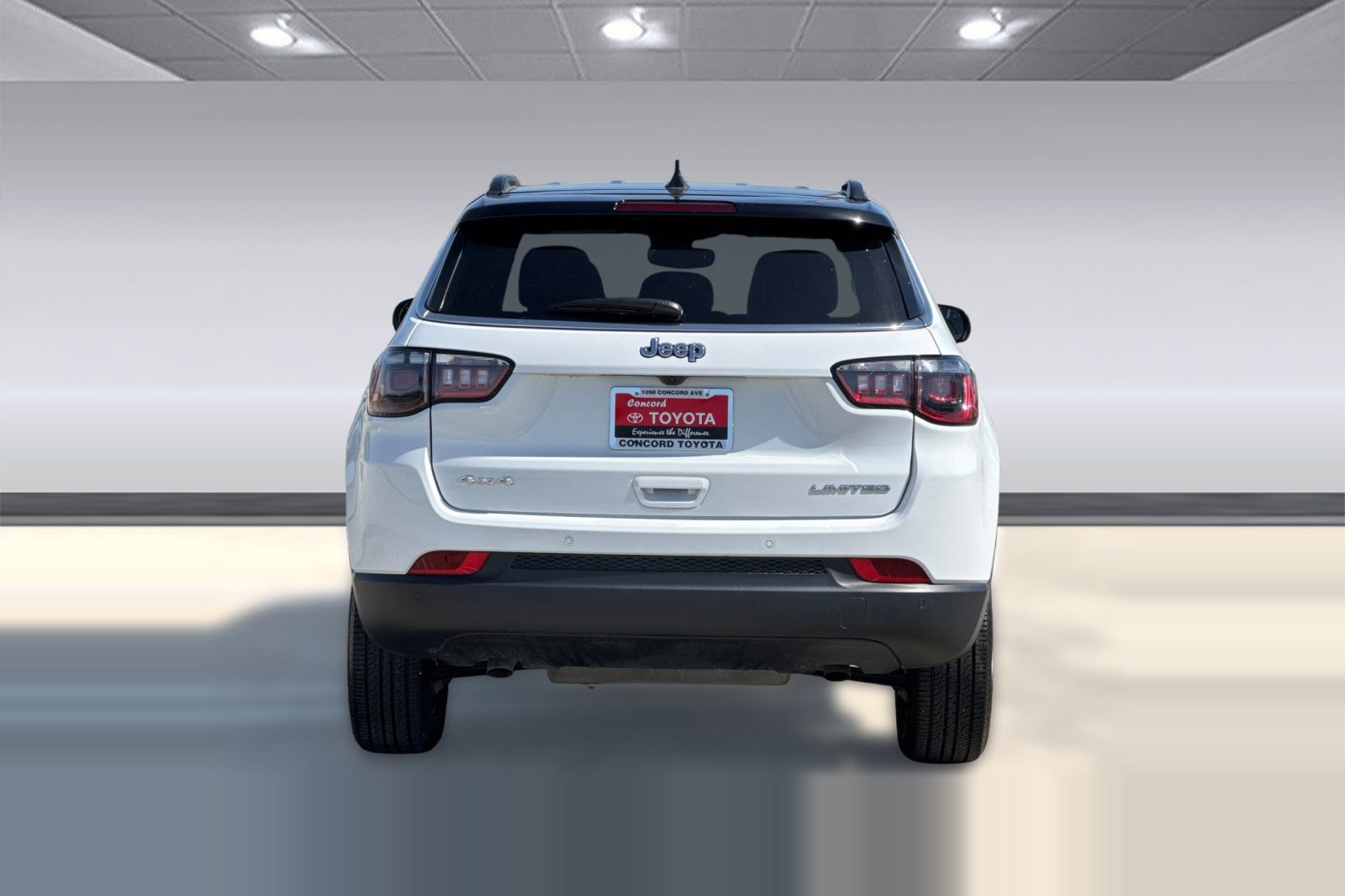 Used 2025 Jeep Compass Limited AWD/4WD image 9