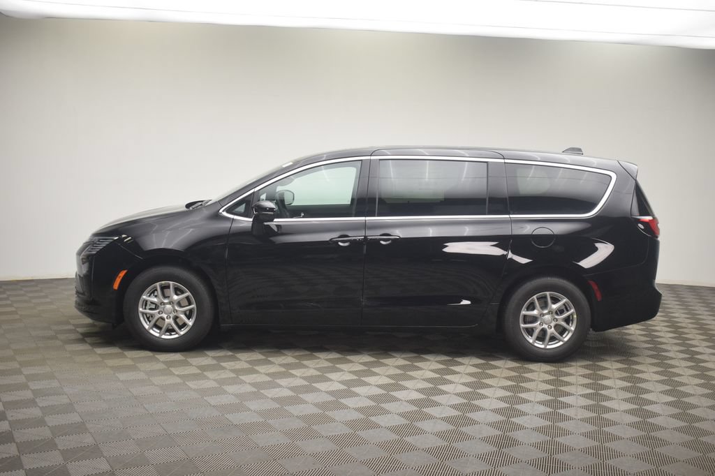 New 2027 Chrysler Pacifica Select w/ Family Tech Group FWD image 13