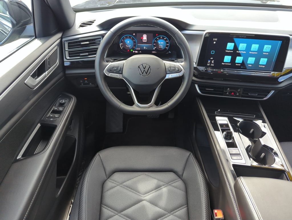 Used 2024 Volkswagen Atlas Cross Sport SE w/ Panoramic Sunroof Package FWD image 13