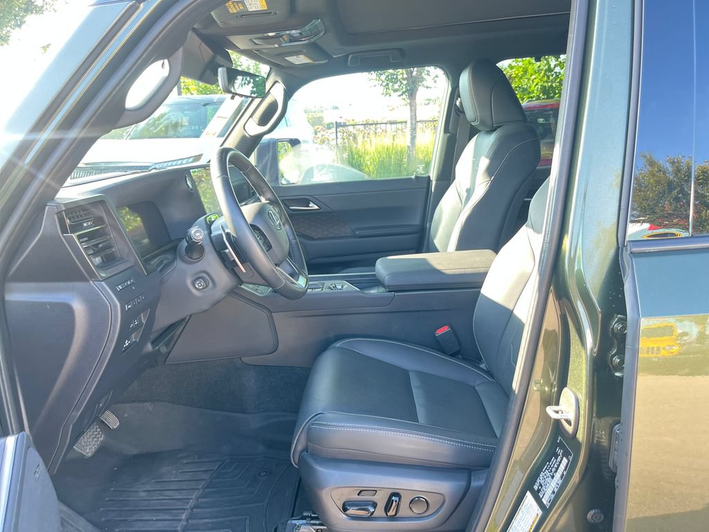 Used 2025 Lexus GX 550 w/ Accessory Package (2T) AWD/4WD image 9