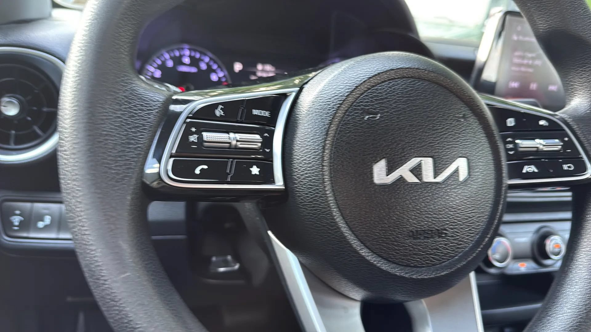 Used 2023 Kia Forte LXS w/ LXS Technology Package FWD image 32