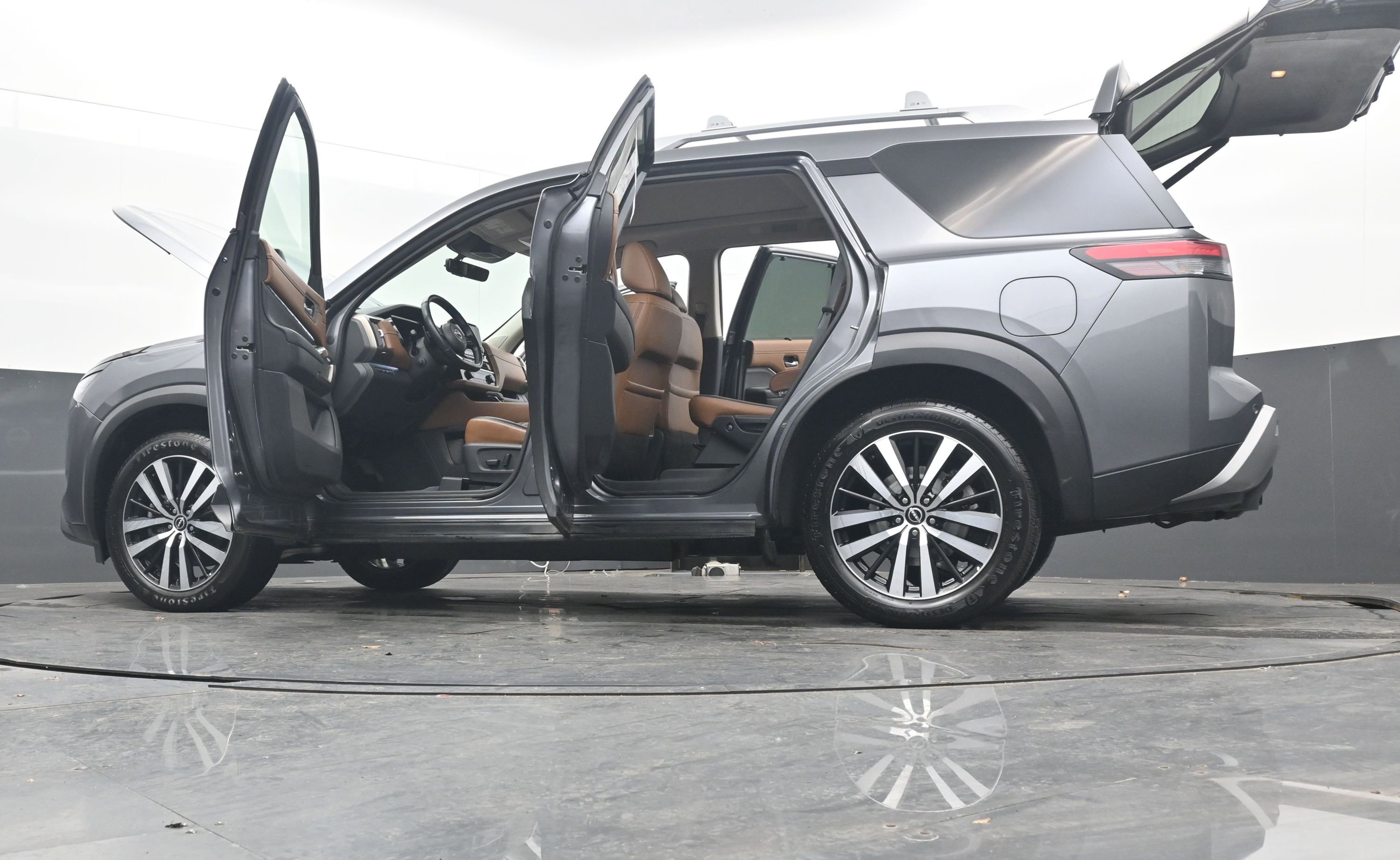 Used 2023 Nissan Pathfinder Platinum w/ Cargo Package image 42