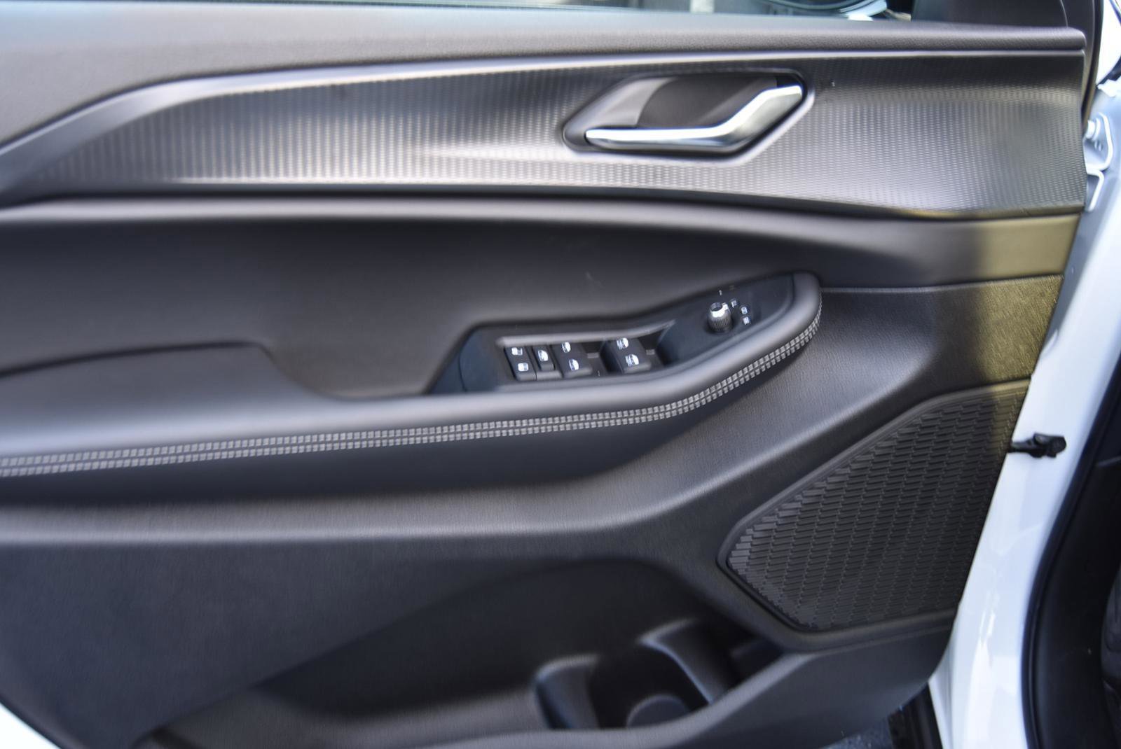 New 2025 Jeep Grand Cherokee L Altitude image 10