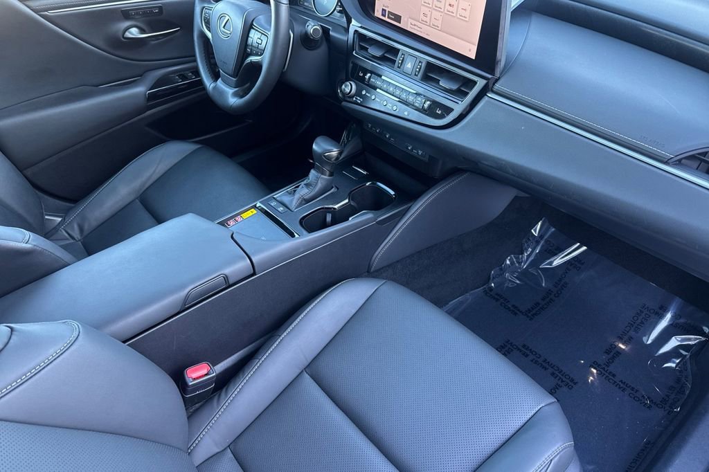 Used 2025 Lexus ES 300h w/ Premium Package image 14