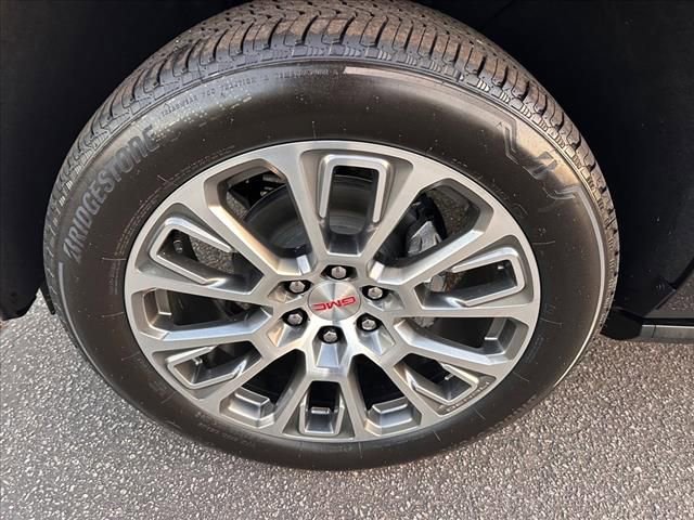 New 2026 GMC Yukon XL Denali w/ Denali Reserve Package image 14