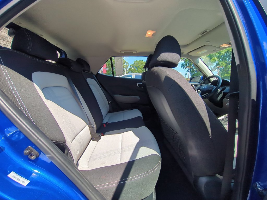 Used 2025 Hyundai Venue SEL FWD image 29