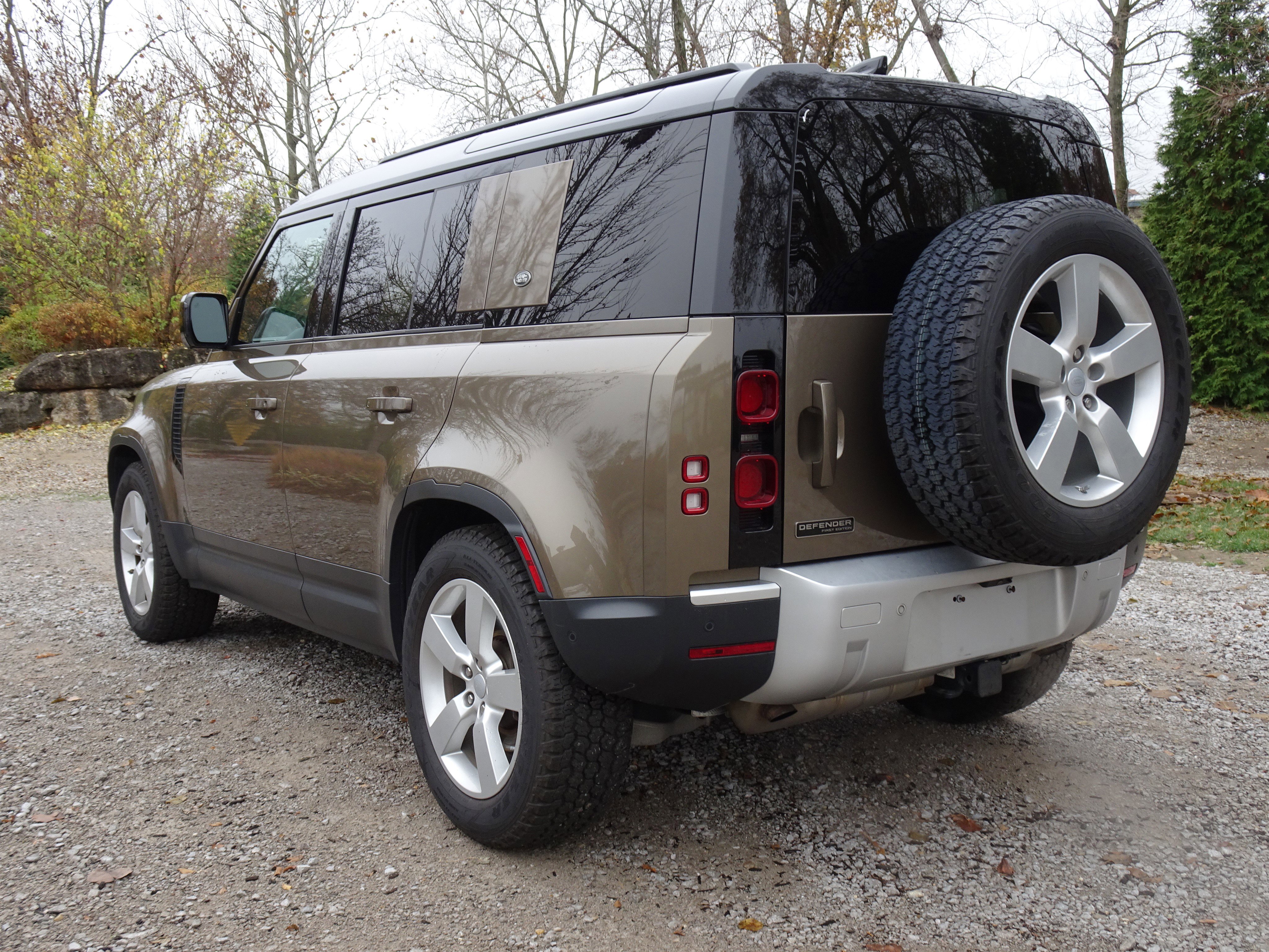 Used 2020 Land Rover Defender 110 First Edition image 7