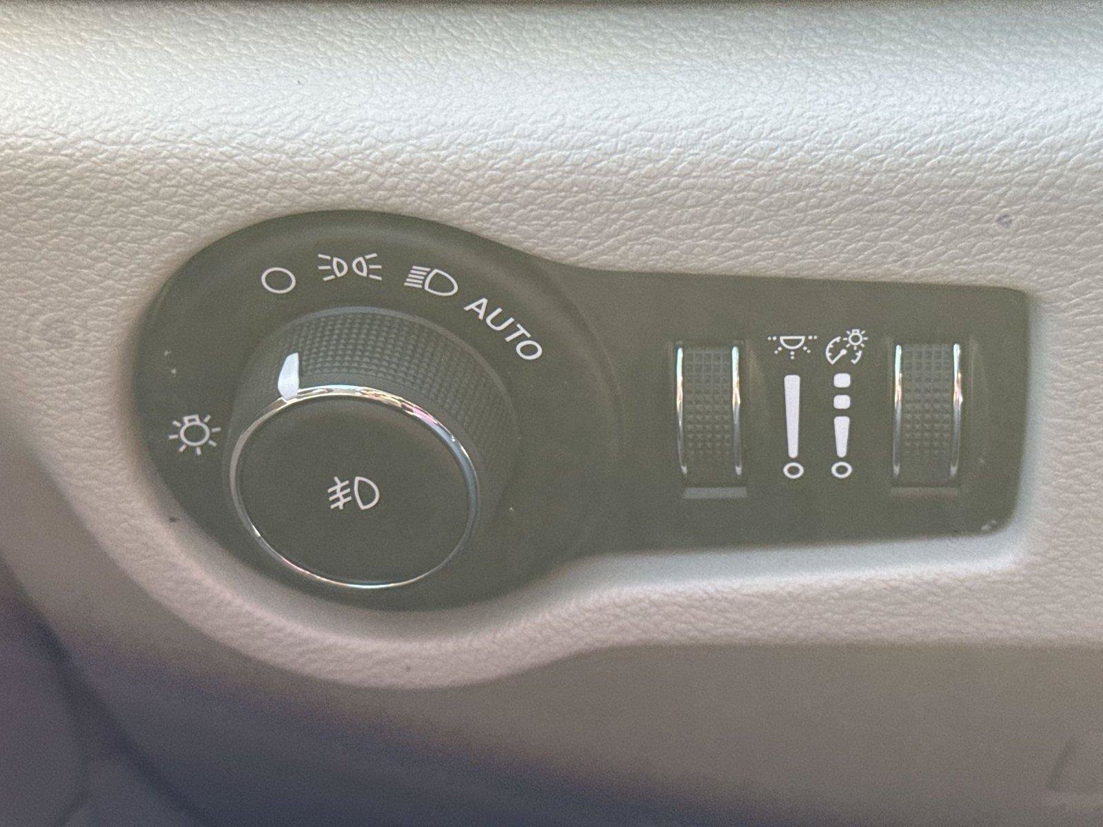 Used 2019 Chrysler Pacifica Touring Plus w/ Advanced Safetytec Group FWD image 34