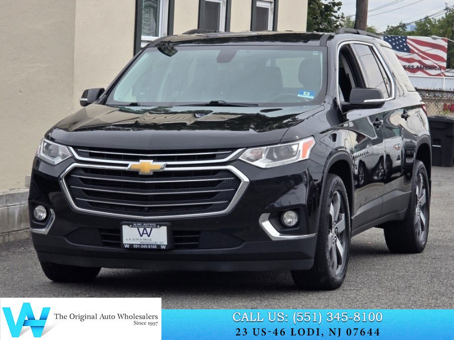 Used 2019 Chevrolet Traverse LT w/ LT Premium Package AWD/4WD image 3