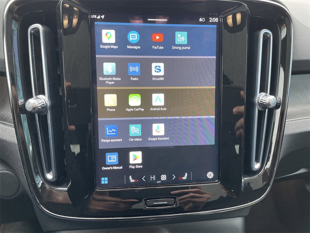 Used 2023 Volvo C40 Recharge Core image 19