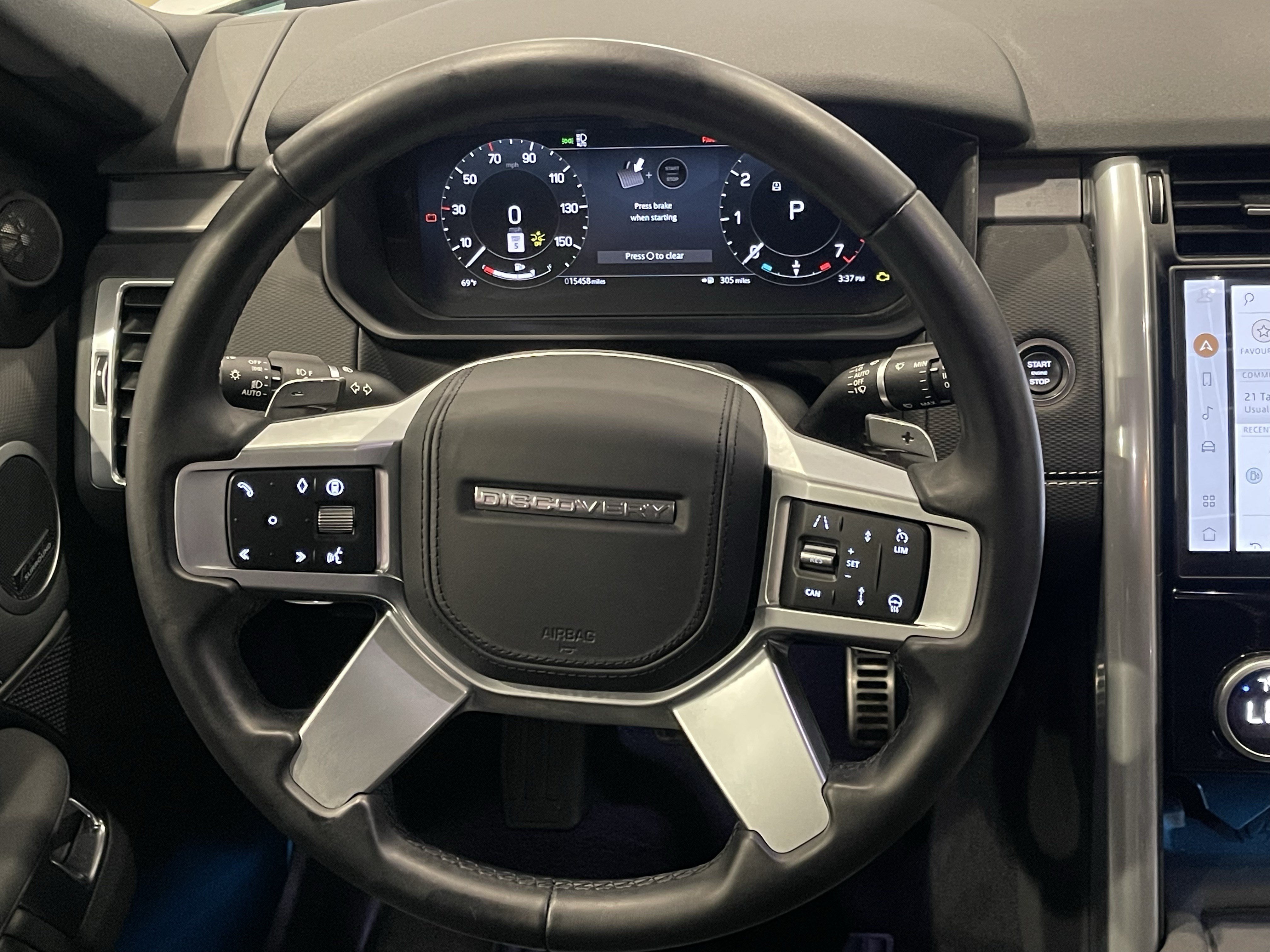 Used 2025 Land Rover Discovery Dynamic SE AWD/4WD image 19