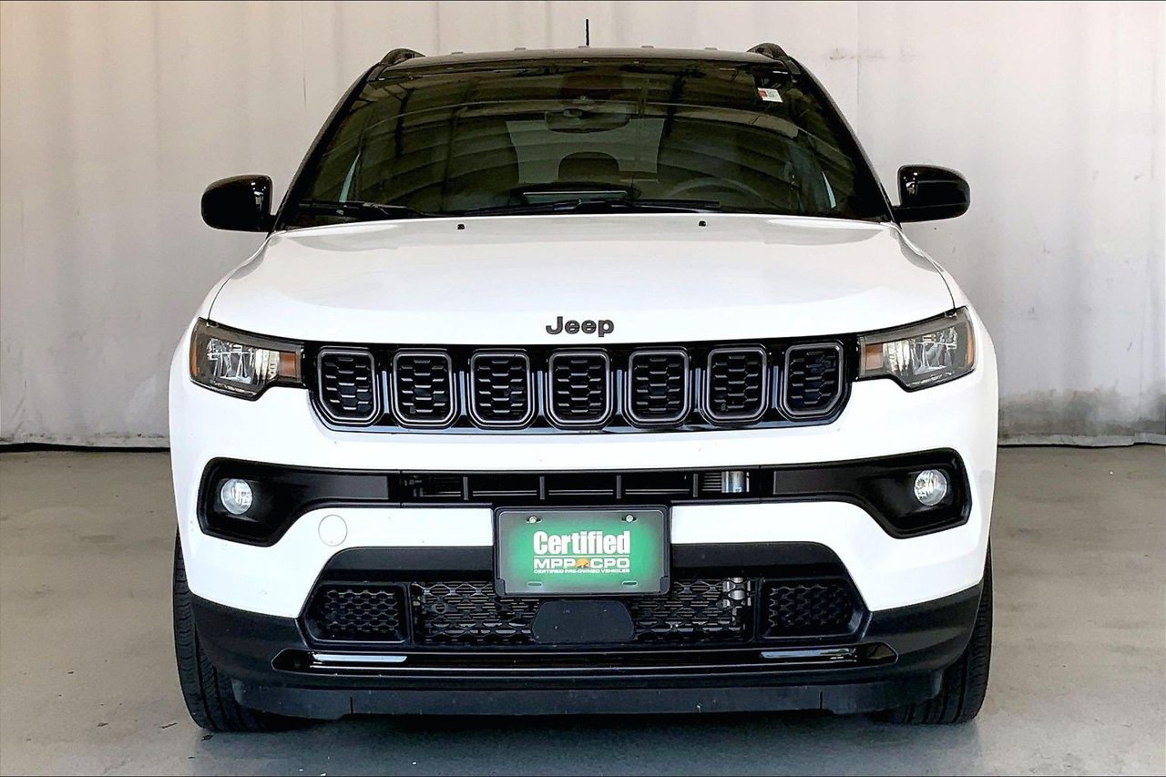 Used 2024 Jeep Compass Latitude w/ Altitude Special Edition AWD/4WD image 2