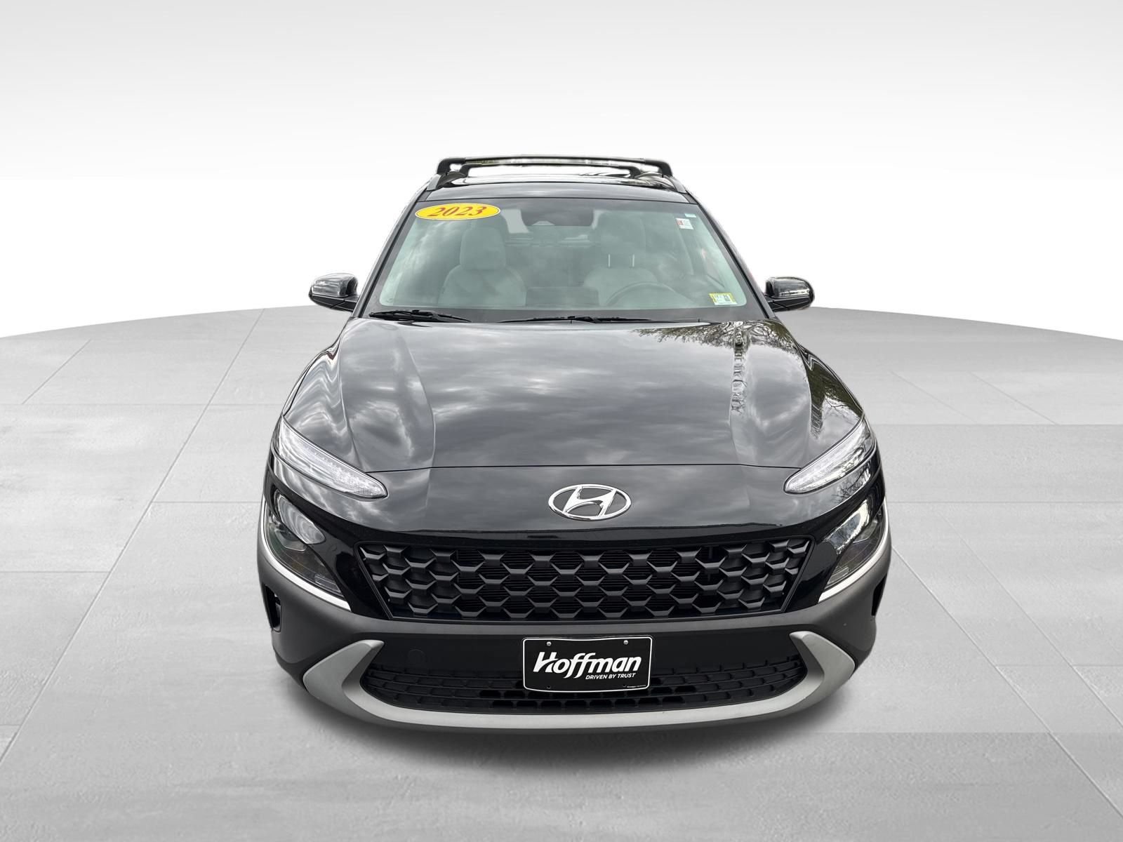 Used 2023 Hyundai Kona SEL w/ Convenience Package FWD image 3