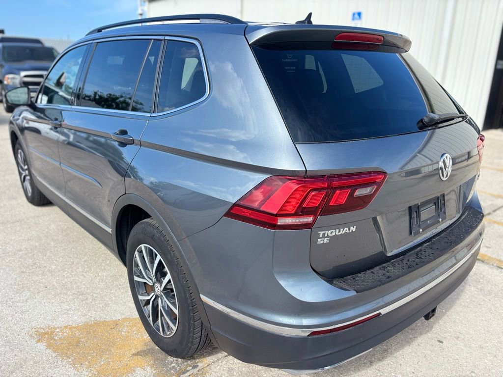Used 2018 Volkswagen Tiguan SE w/ Panoramic Sunroof Package AWD/4WD image 3
