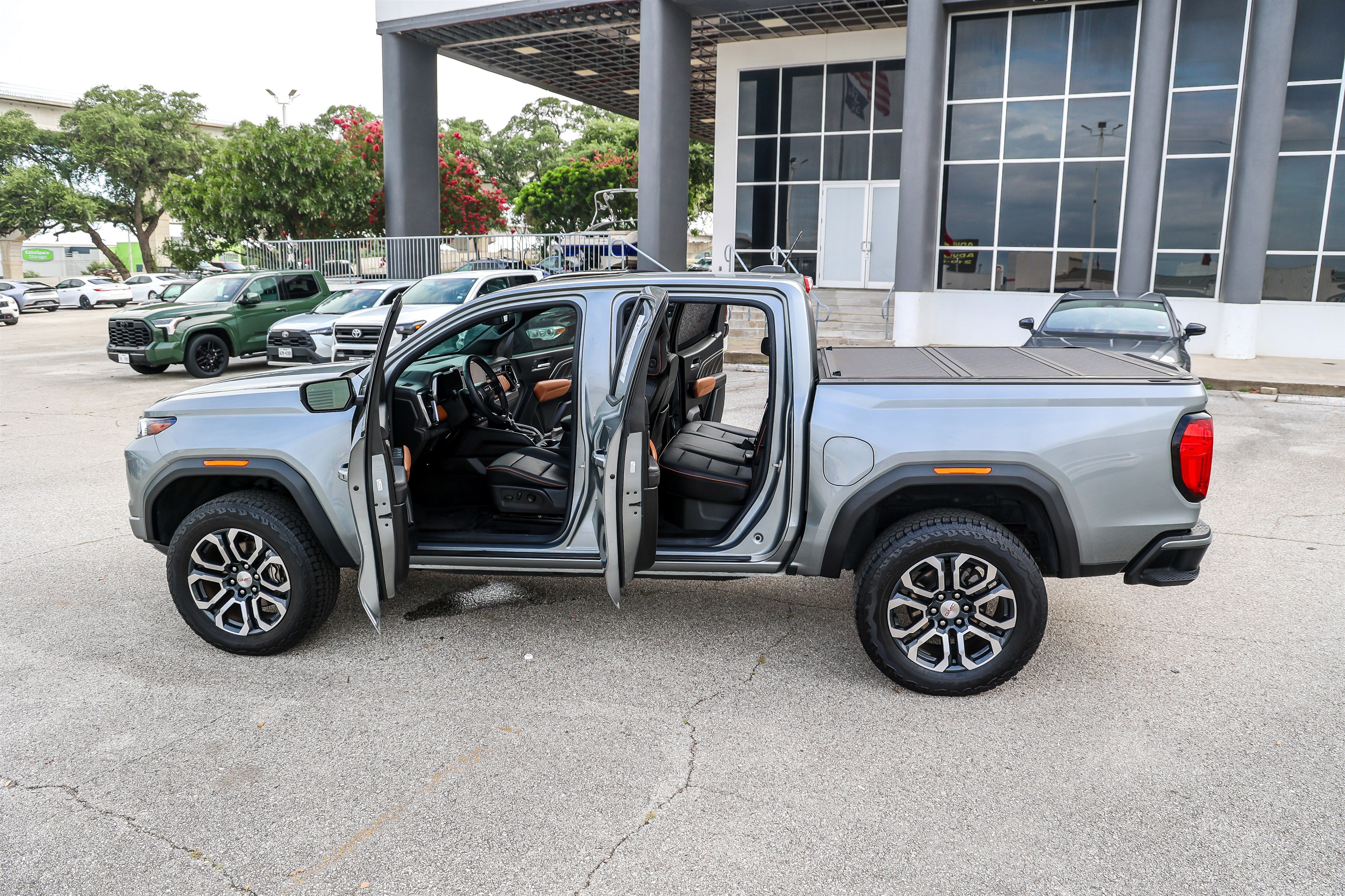 Used 2023 GMC Canyon AT4 w/ AT4 Premium Package AWD/4WD image 11