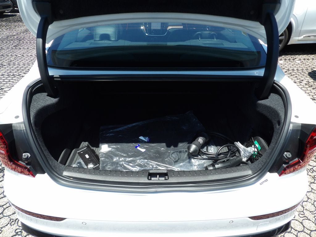 Certified 2025 Volvo S60 T8 Plus AWD/4WD image 27