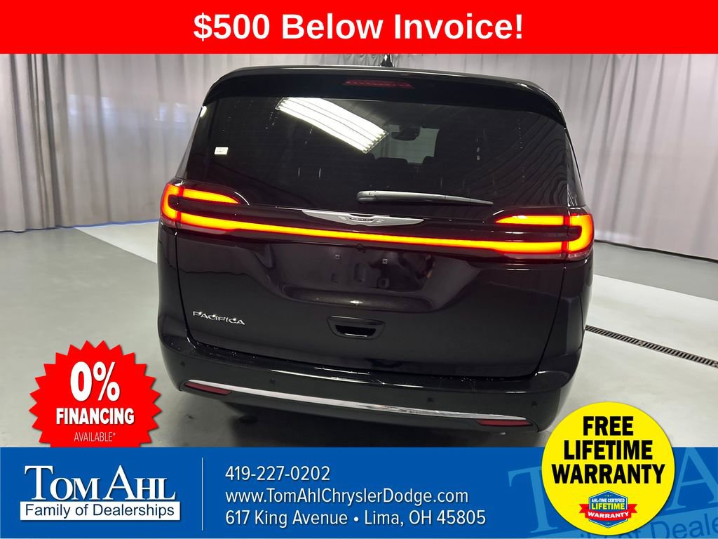 New 2026 Chrysler Pacifica Select image 6