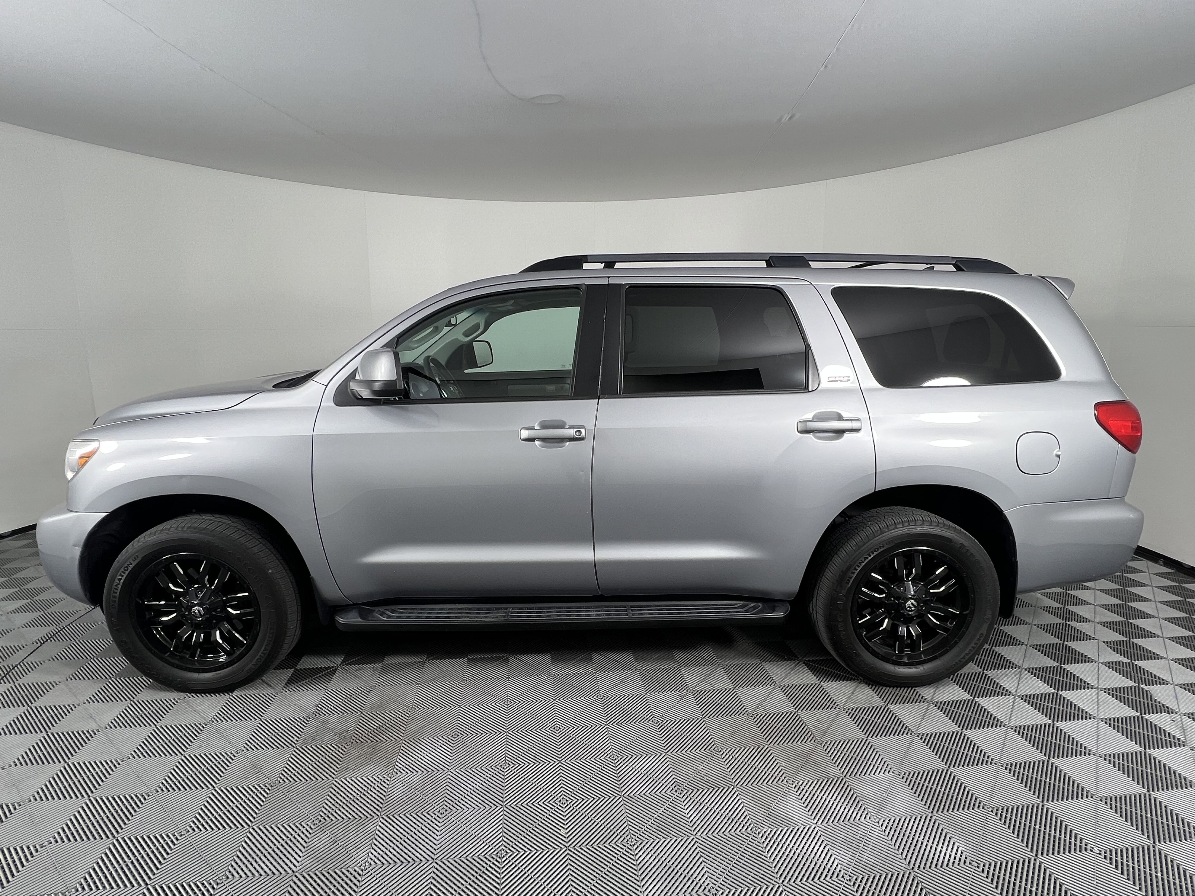 Used 2014 Toyota Sequoia SR5 w/ Premium Package AWD/4WD image 9