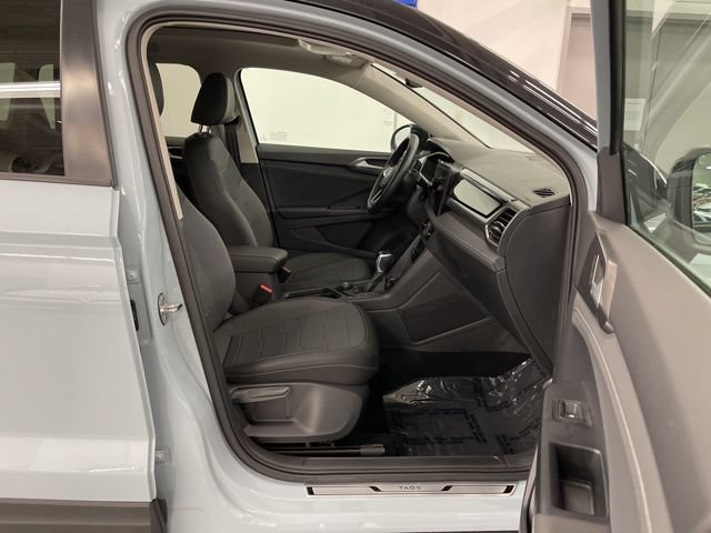 Used 2025 Volkswagen Taos SE AWD/4WD image 11
